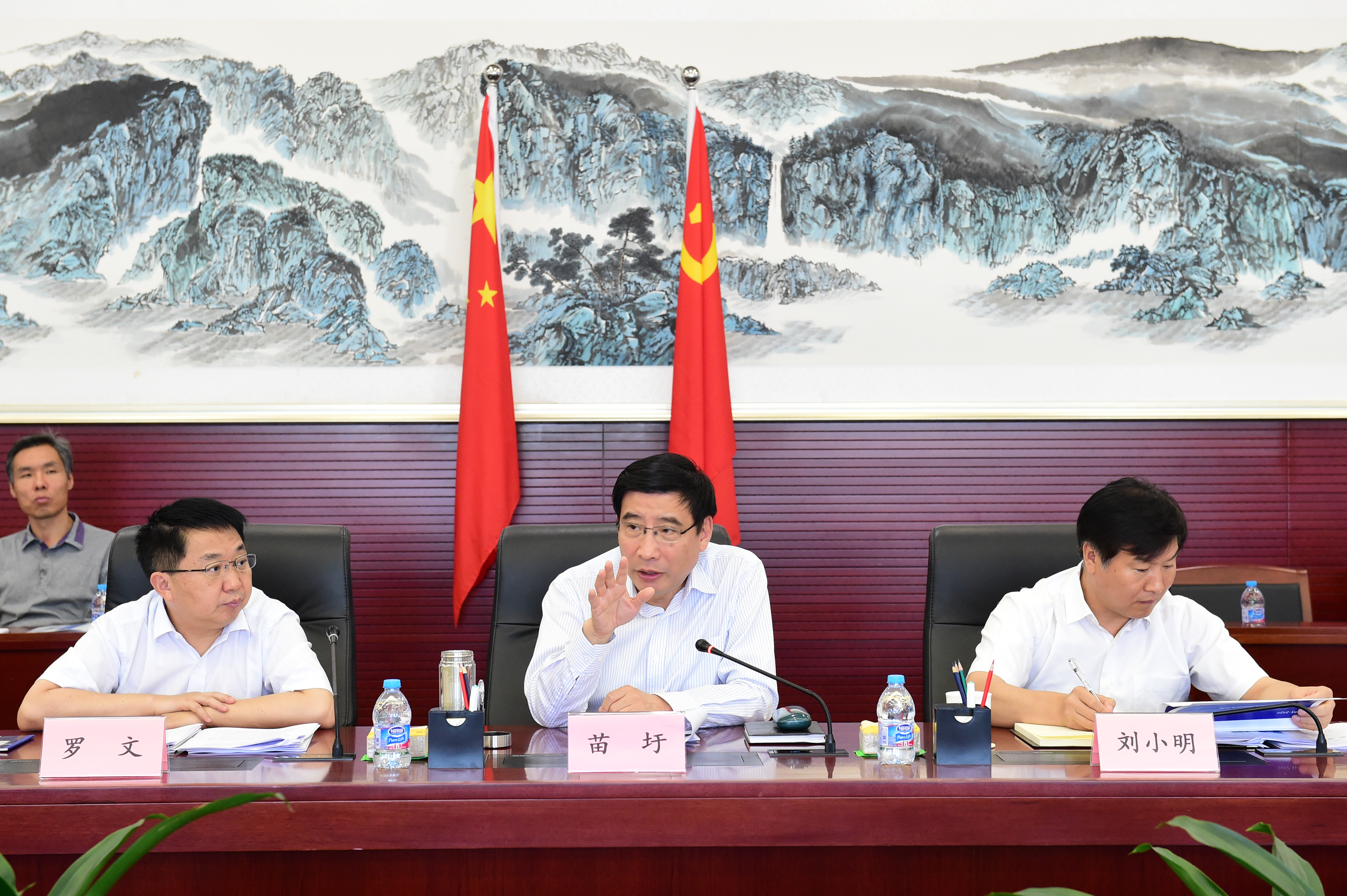 ��������ǿ�������쵼С�鳵������ҵ��չר��ίԱ���...