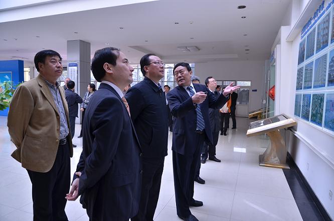 ëΰ�����������Ӹ�ɽ������һ���ȹ�ҵ�������