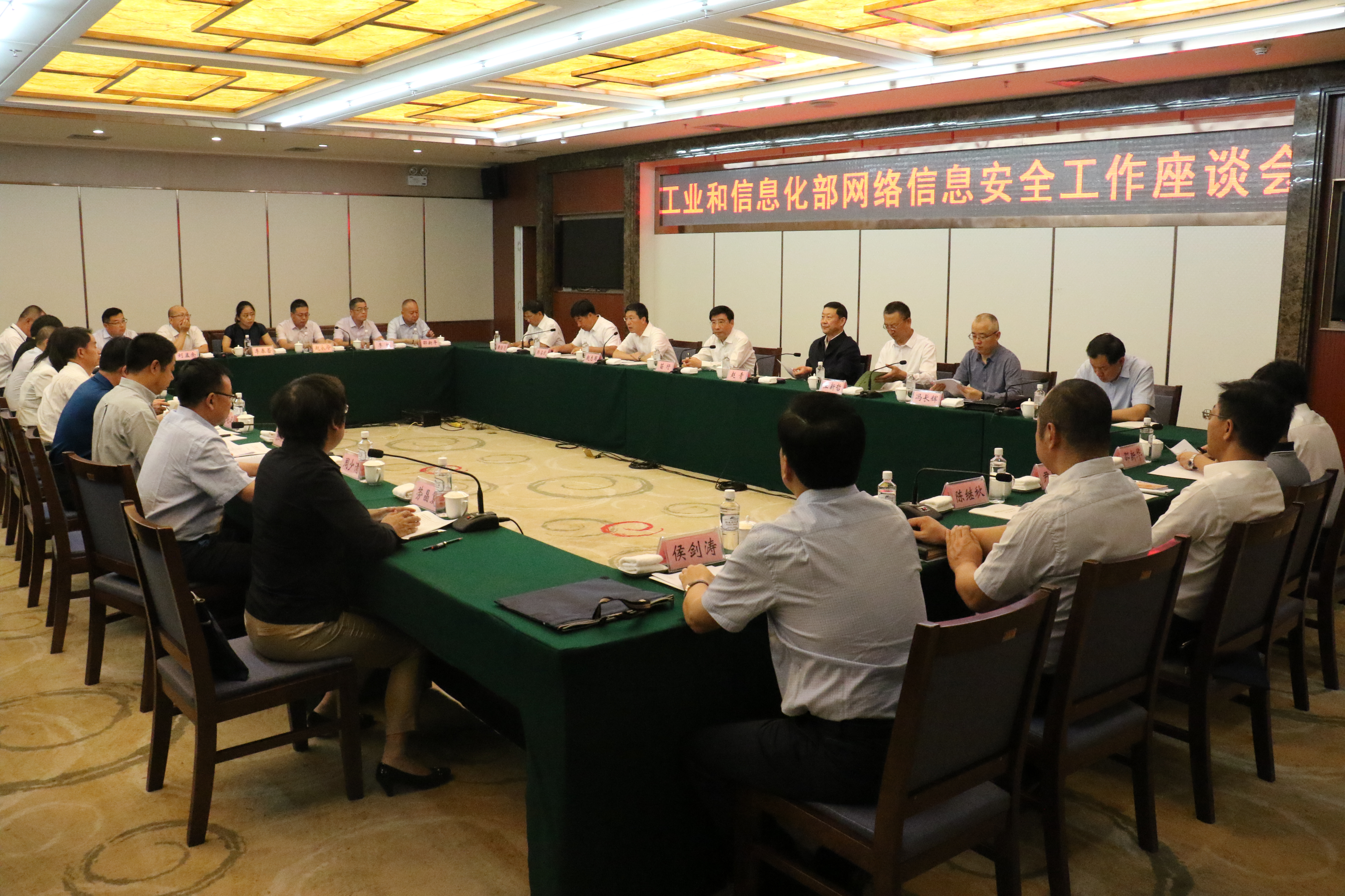 ���ײ������½����в������ٿ���������Ϣ��ȫ������̸��